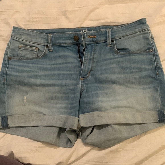Light blue denim shorts - Picture 1 of 3